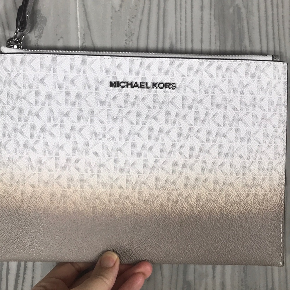 Michael Kors NWOT ombré wristlet